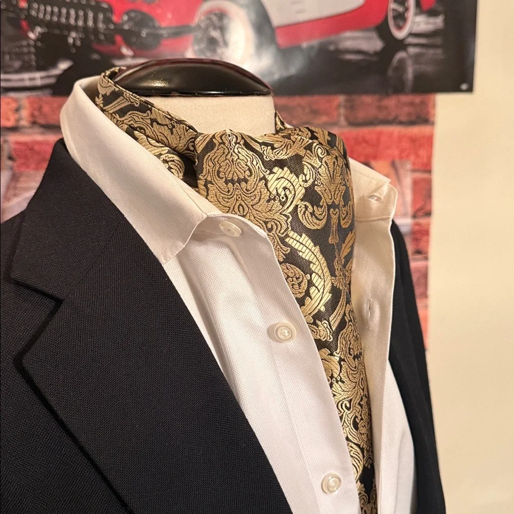 Elegant Gold Patterned Ascot Cravat